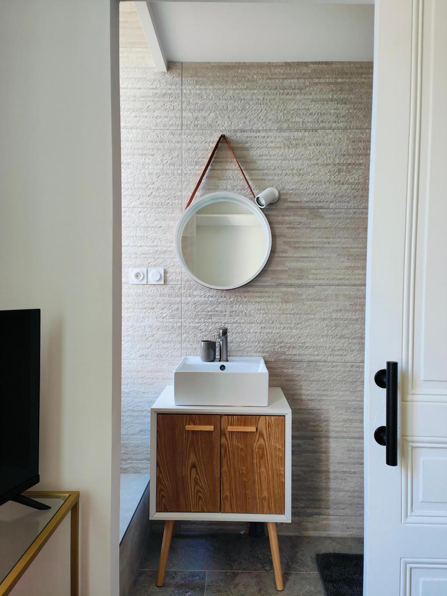 Self-Checkin Town House - Rooms To Rent In A Beautiful Modern Town House - Not A Hotel - Location De Chambres Avec Arrivee En Autonomie - Extra Fee For Sheets And Towels - Private Parking - Check Your Plateform Inbox And Follow Check-In Instructions Saint-Romain-en-Gal Kültér fotó