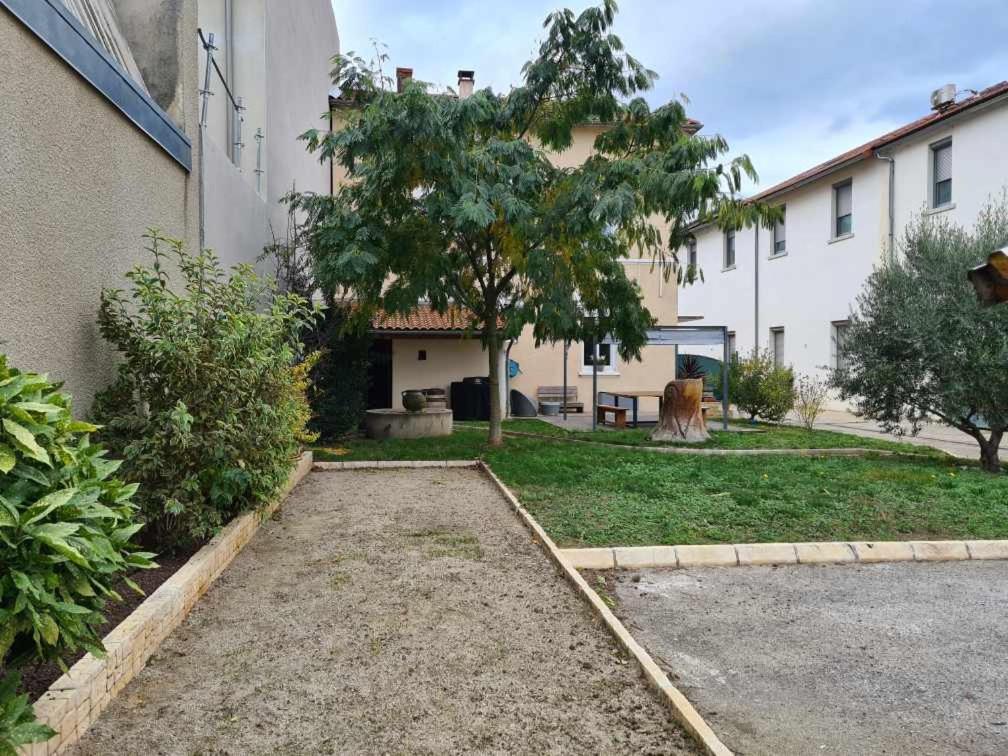 Self-Checkin Town House - Rooms To Rent In A Beautiful Modern Town House - Not A Hotel - Location De Chambres Avec Arrivee En Autonomie - Extra Fee For Sheets And Towels - Private Parking - Check Your Plateform Inbox And Follow Check-In Instructions Saint-Romain-en-Gal Kültér fotó
