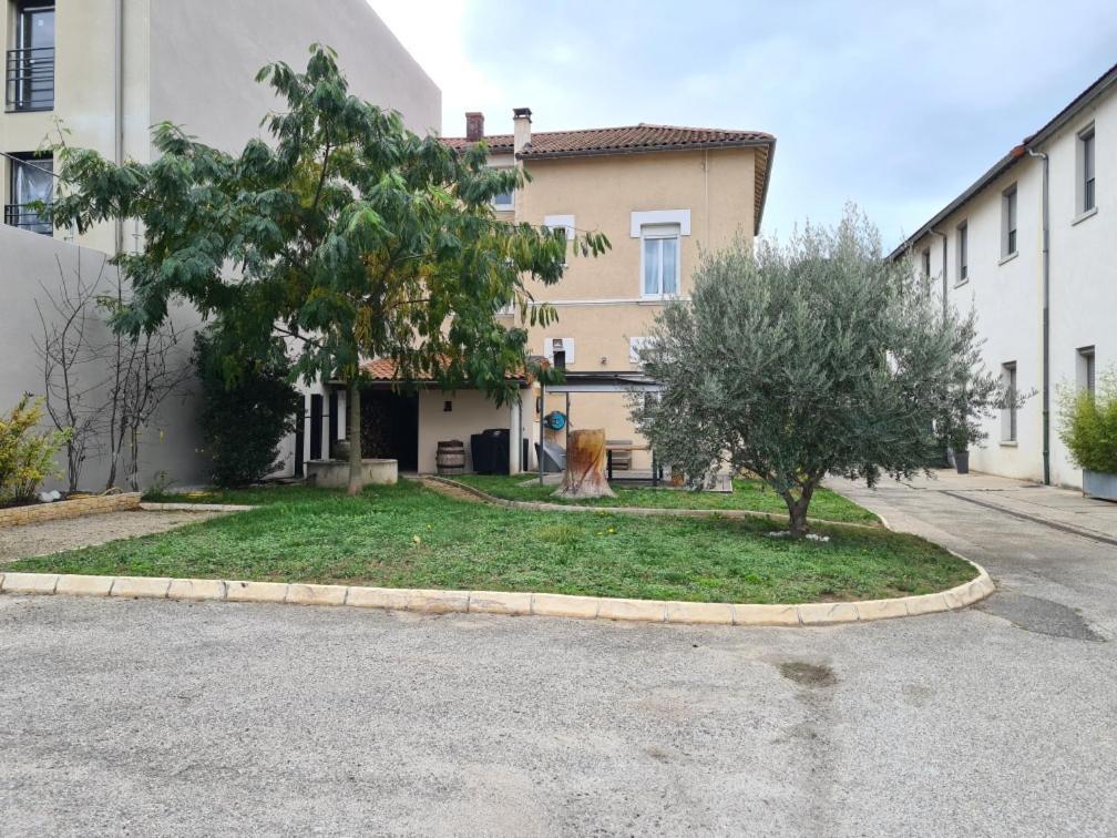 Self-Checkin Town House - Rooms To Rent In A Beautiful Modern Town House - Not A Hotel - Location De Chambres Avec Arrivee En Autonomie - Extra Fee For Sheets And Towels - Private Parking - Check Your Plateform Inbox And Follow Check-In Instructions Saint-Romain-en-Gal Kültér fotó