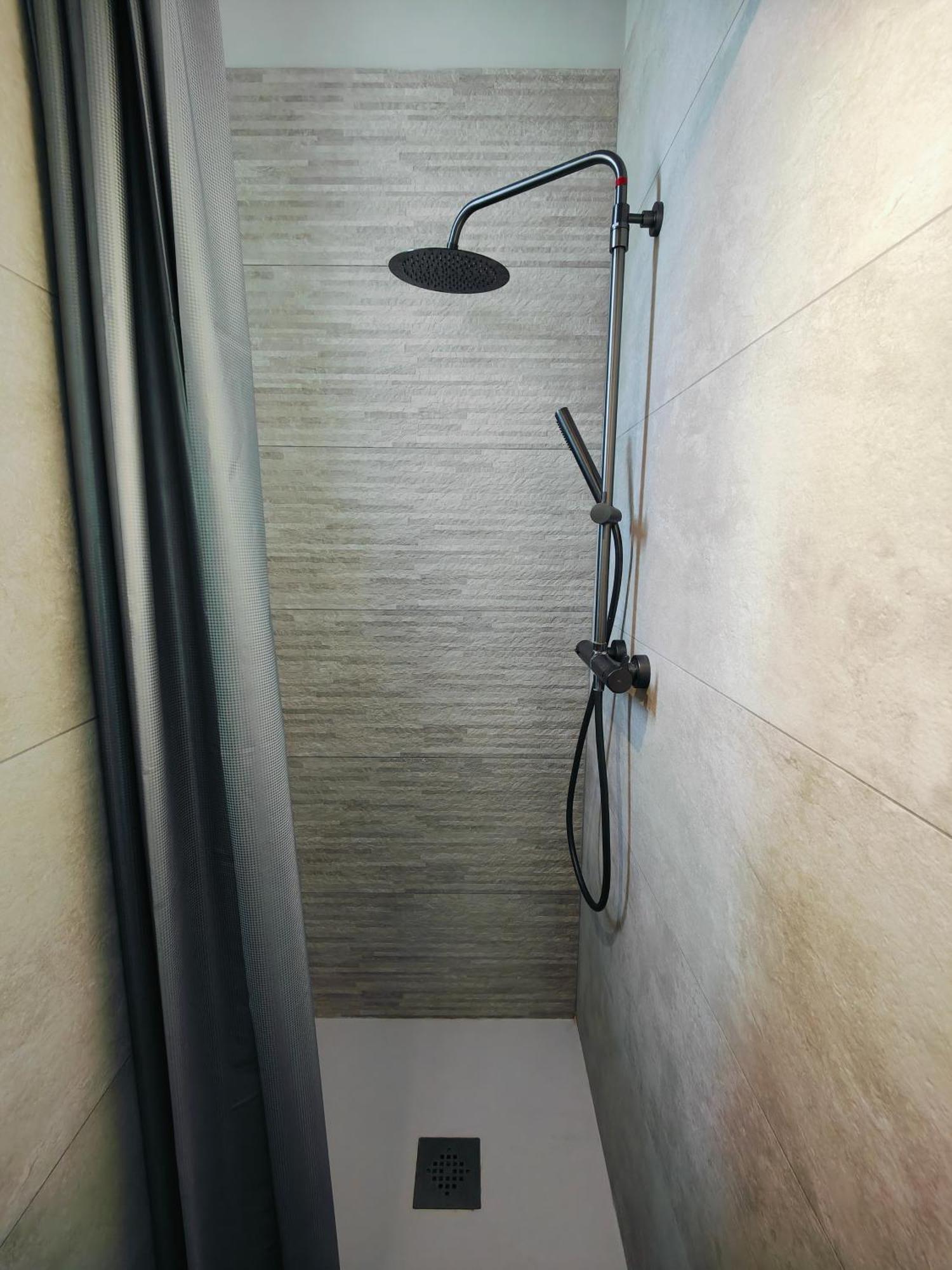 Self-Checkin Town House - Rooms To Rent In A Beautiful Modern Town House - Not A Hotel - Location De Chambres Avec Arrivee En Autonomie - Extra Fee For Sheets And Towels - Private Parking - Check Your Plateform Inbox And Follow Check-In Instructions Saint-Romain-en-Gal Kültér fotó